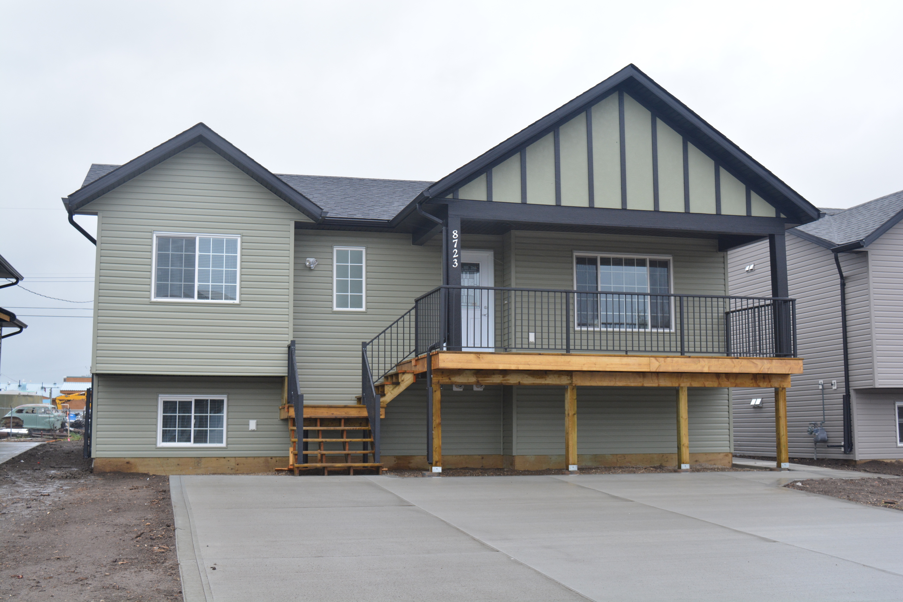 8723 74 Street - UP