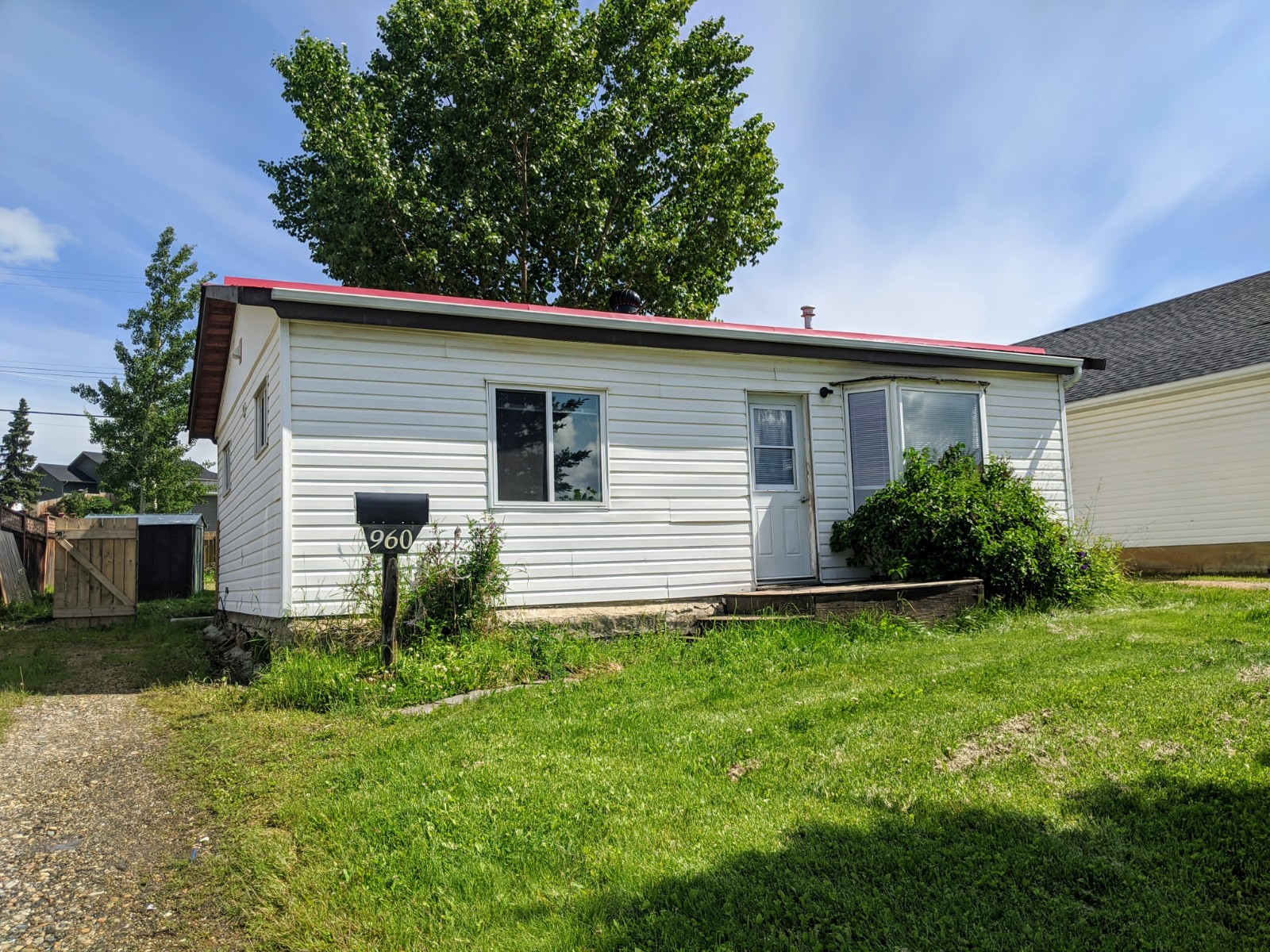 960 Cornwall Cres