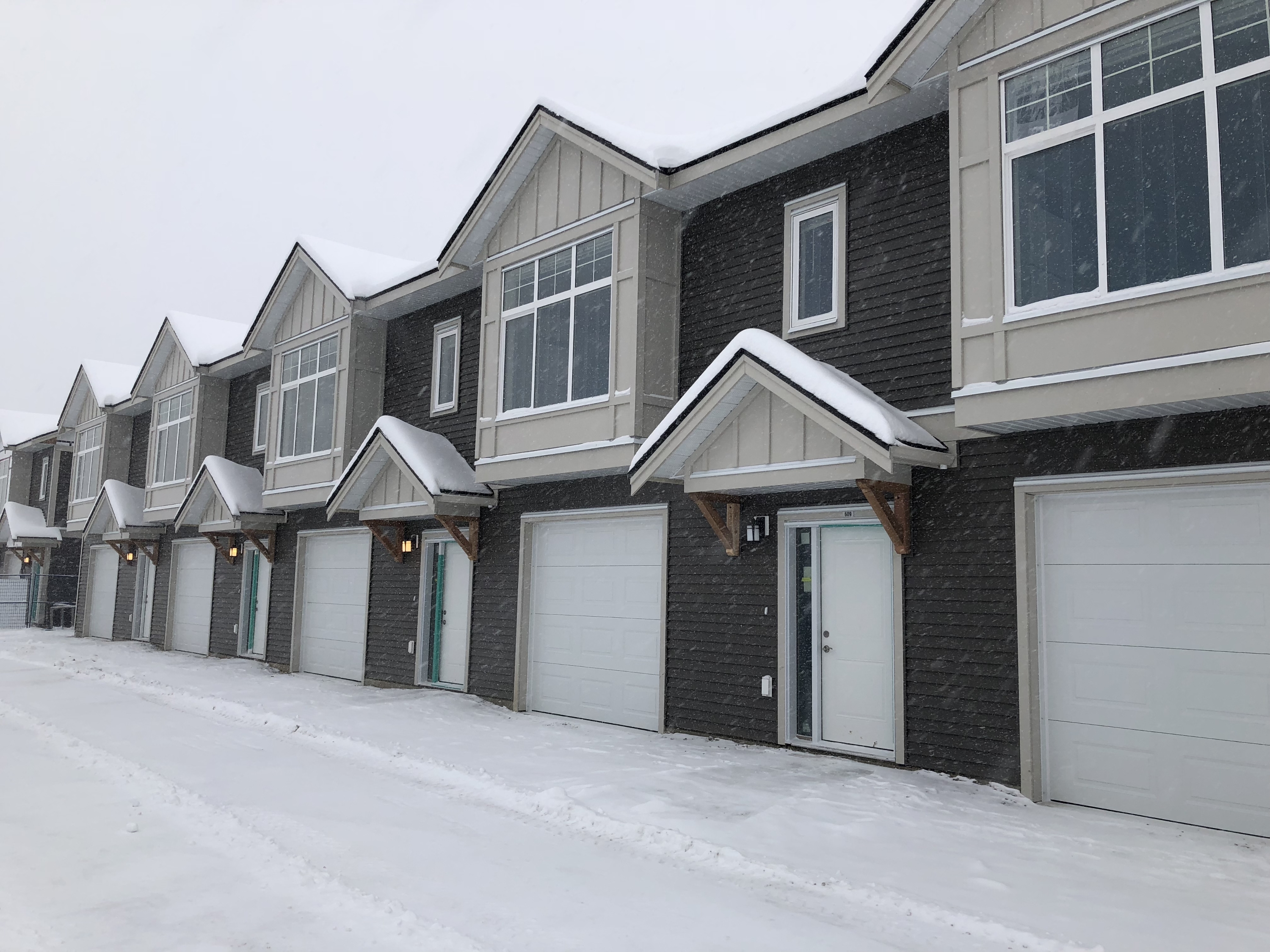 11703 102 Street, #606 Cambridge Townhomes